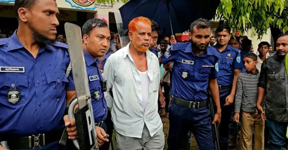 ছাত্রীকে যৌন হয়রানি, প্রধান শিক্ষককে পিটুনি দিয়ে পুলিশে সোপর্দ